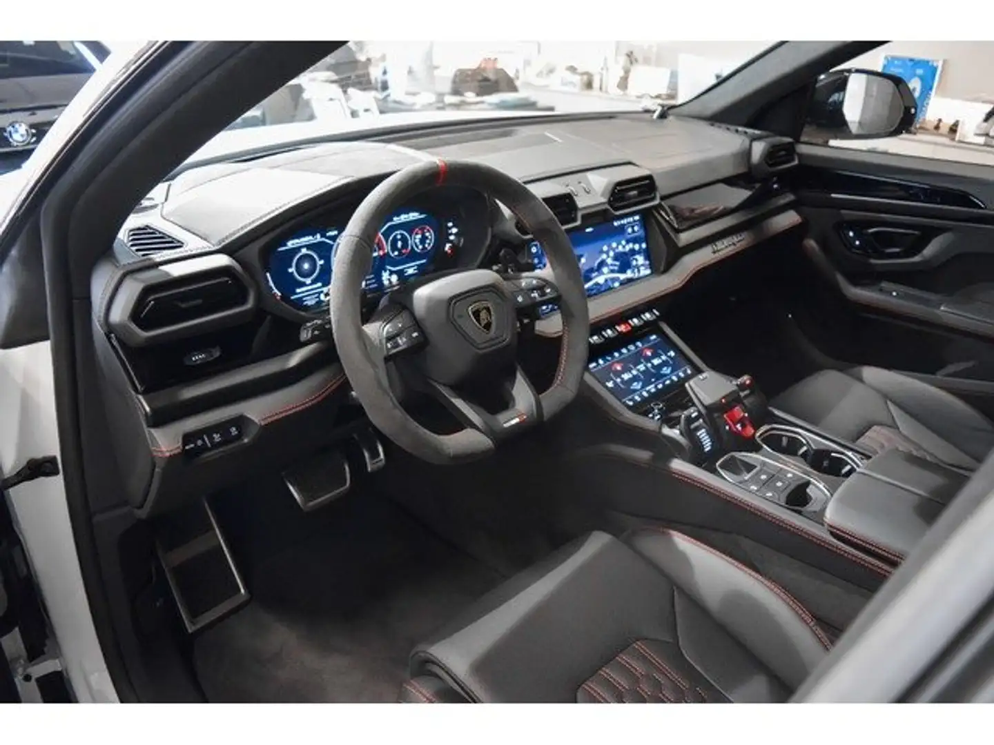 2026 Lamborghini Urus, 10 km, Španielsko — foto 3 z 12