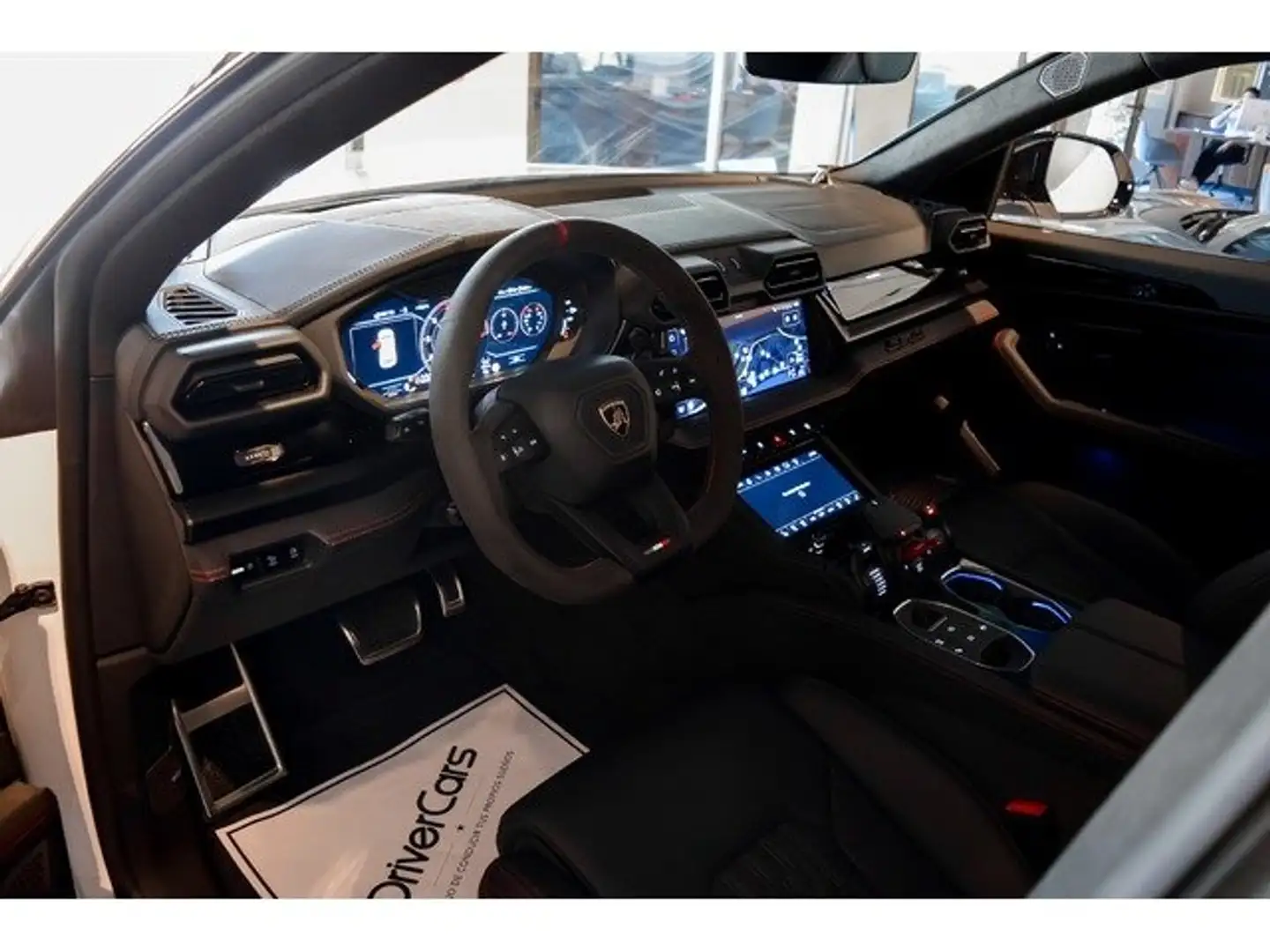 2026 Lamborghini Urus, 10 km, Španielsko — foto 3 z 12