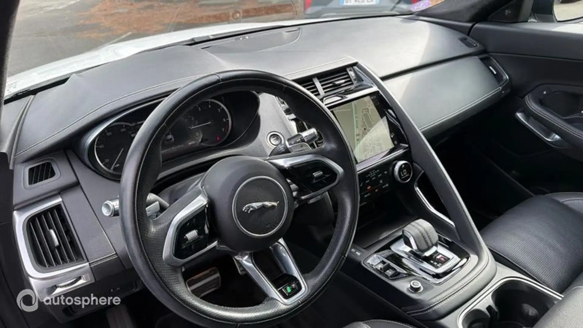 2022 Jaguar E-Pace, 27 238 km, Francúzsko — foto 11 z 20