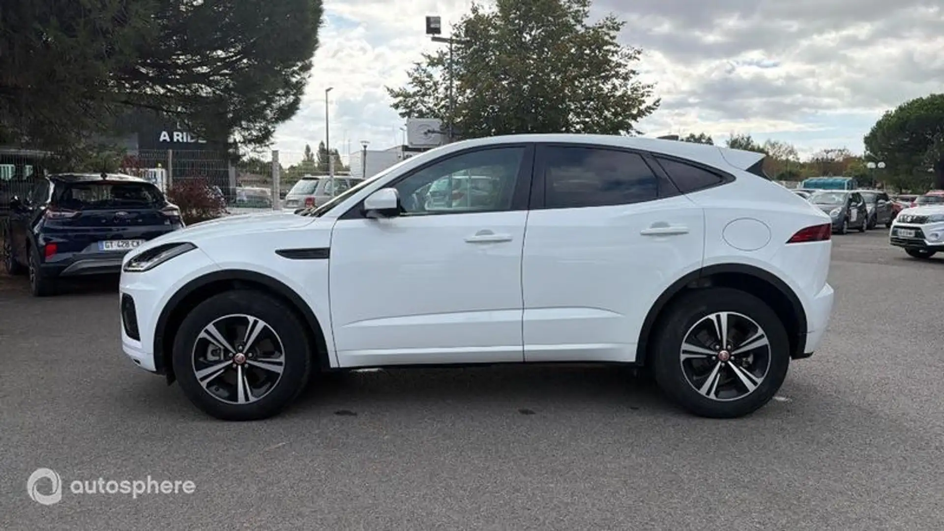 2022 Jaguar E-Pace, 27 238 km, Francúzsko — foto 8 z 20