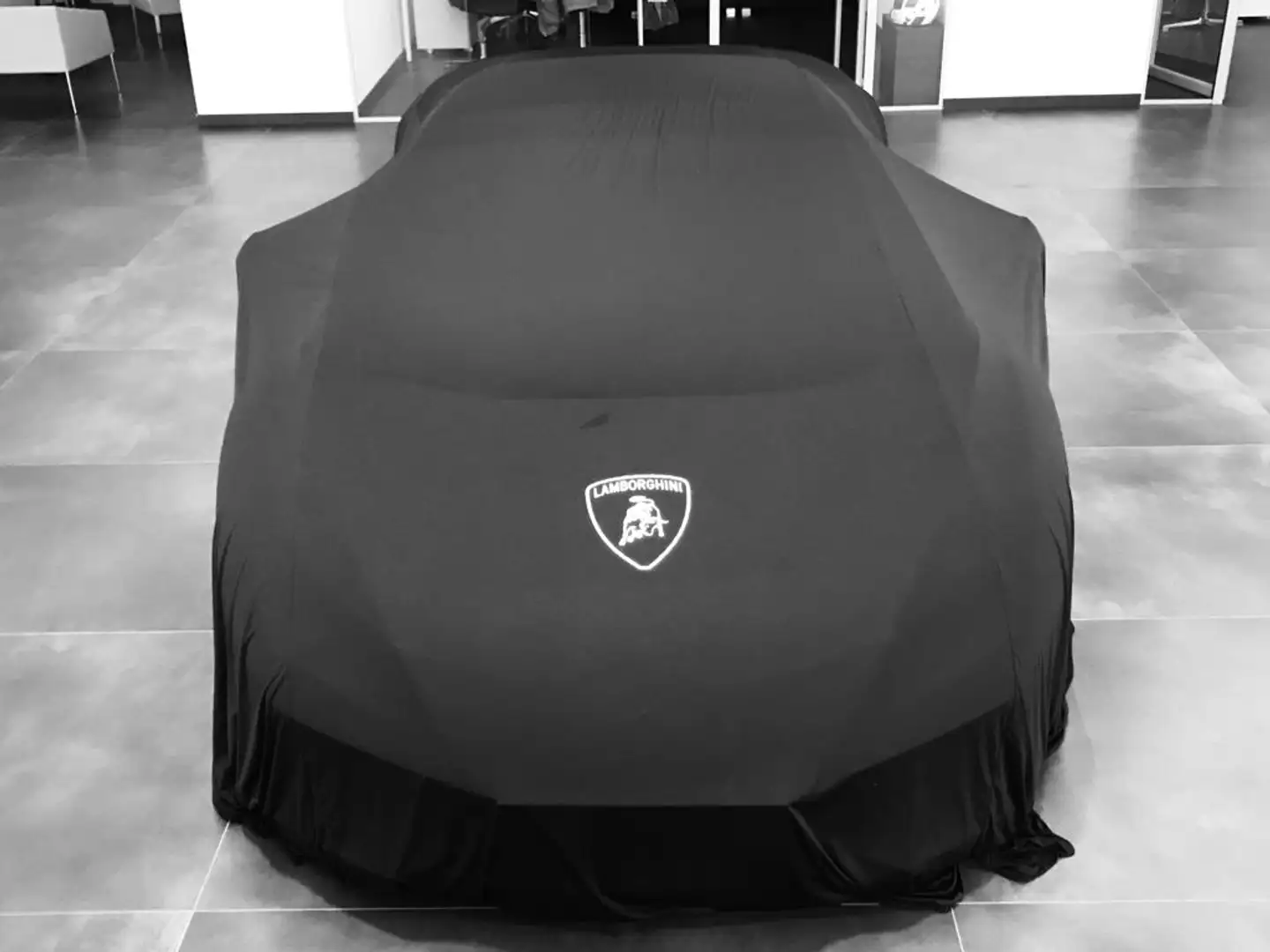 2025 Lamborghini Urus, 2 300 km, Francúzsko — foto 1