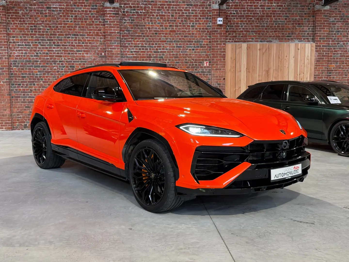 2026 Lamborghini Urus, oranžová, 9 000 km, Francúzsko — foto 1
