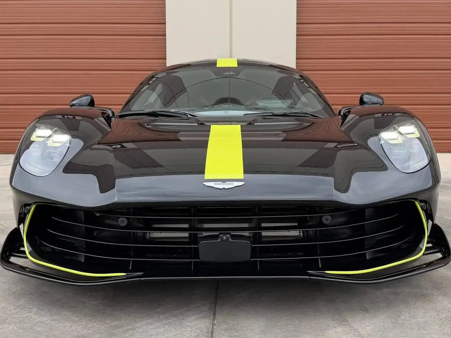 2026 Aston Martin Valhalla, 310 km, Francúzsko — foto 1