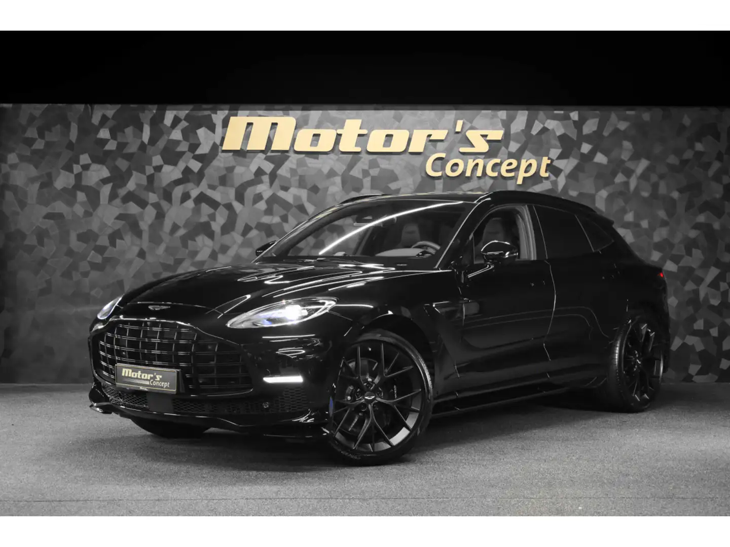2026 Aston Martin DBX, 3 990 km, Francúzsko — foto 1