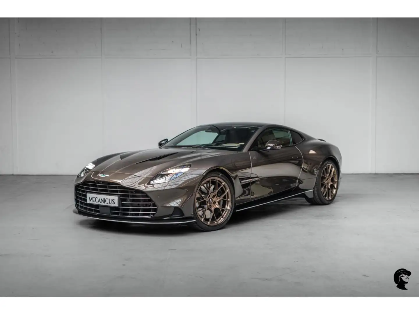 2025 Aston Martin Vanquish, 1 800 km, Francúzsko — foto 1