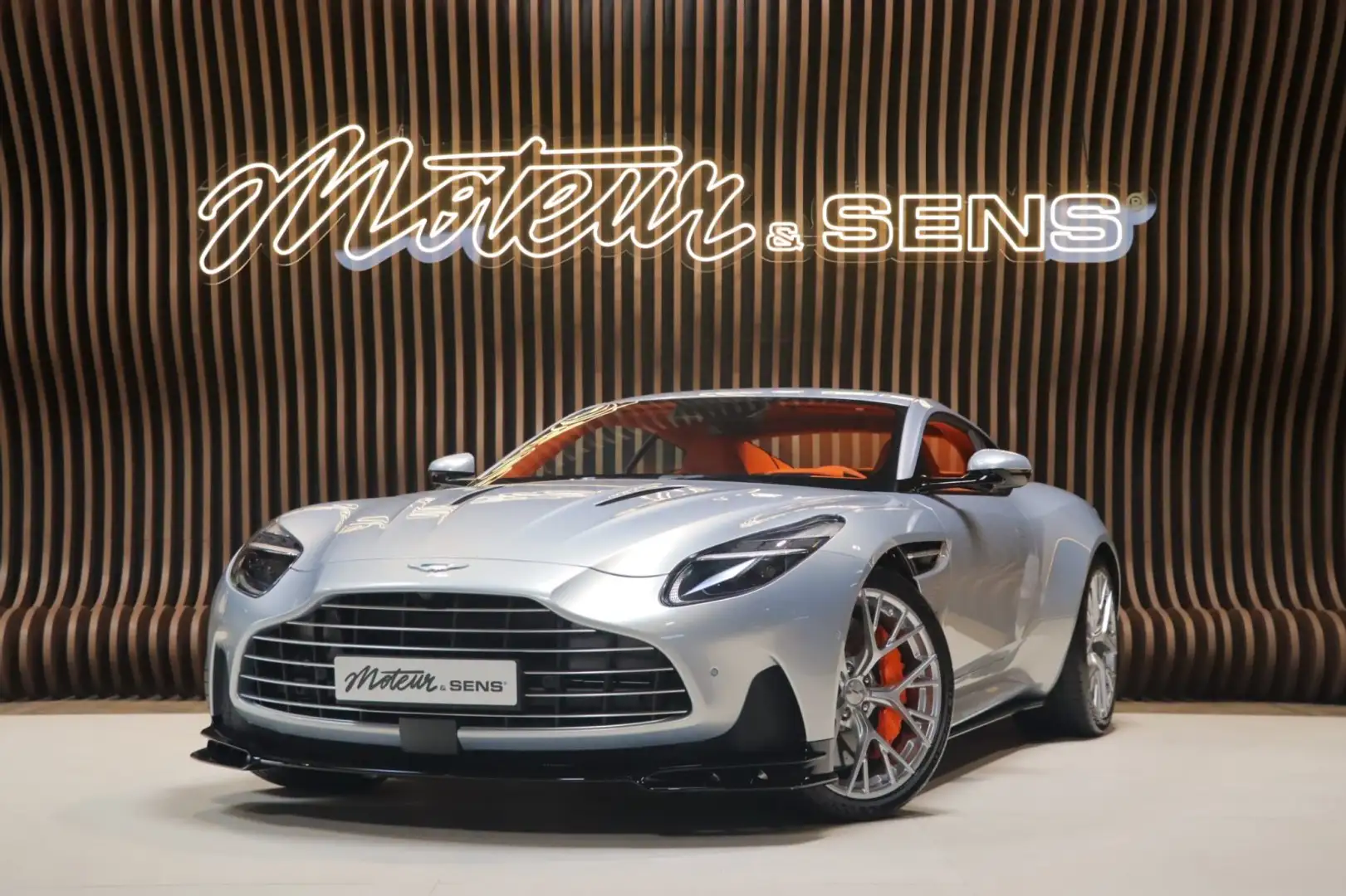 2026 Aston Martin DB12, zlatá, 399 km, Francúzsko — foto 1