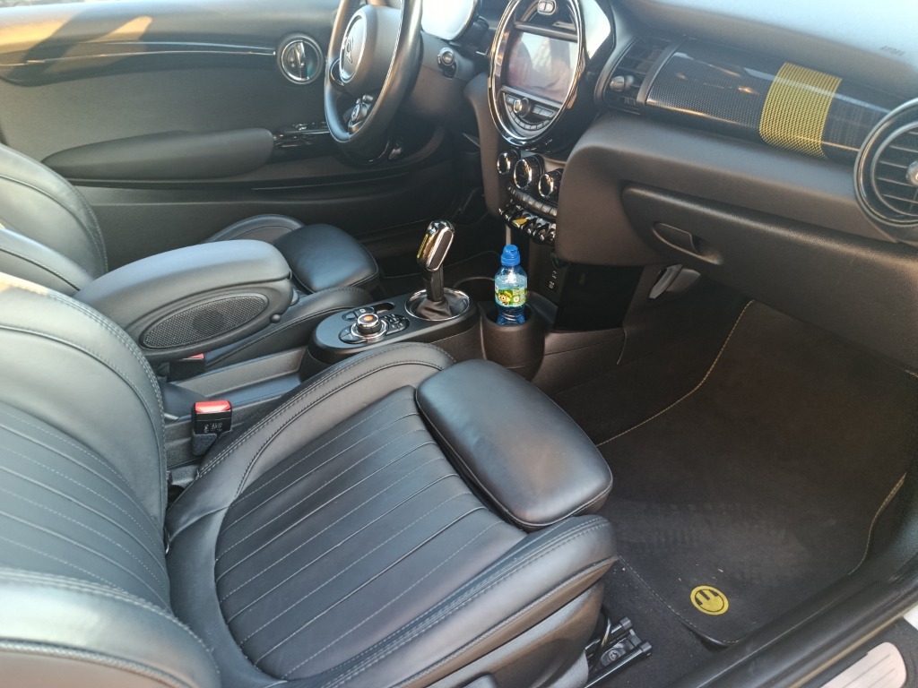 2021 MINI, 74 000 km, Bulharsko — foto 8 z 15