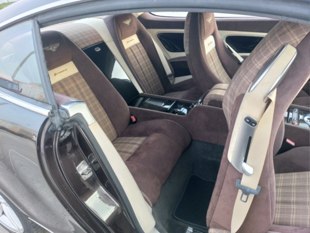 2008 Bentley, 122 785 km, Bulharsko — foto 12 z 15