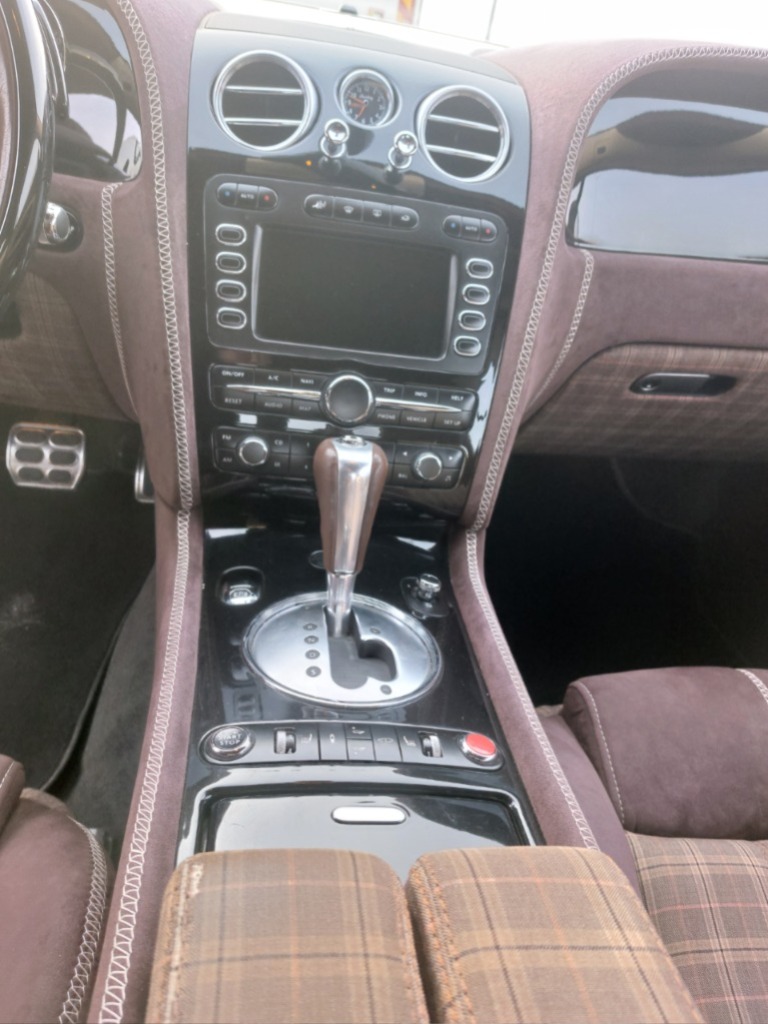 2008 Bentley, 122 785 km, Bulharsko — foto 13 z 15