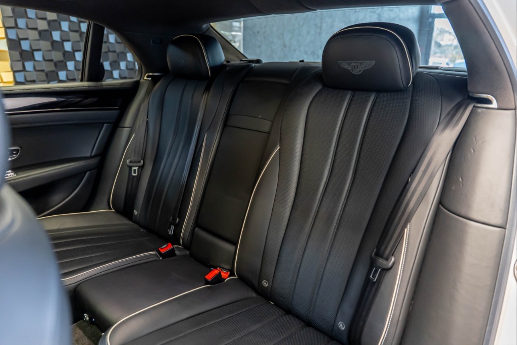 2016 Bentley, 140 530 km, Bulharsko — foto 15 z 15