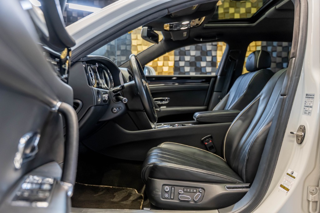 2016 Bentley, 140 530 km, Bulharsko — foto 8 z 15