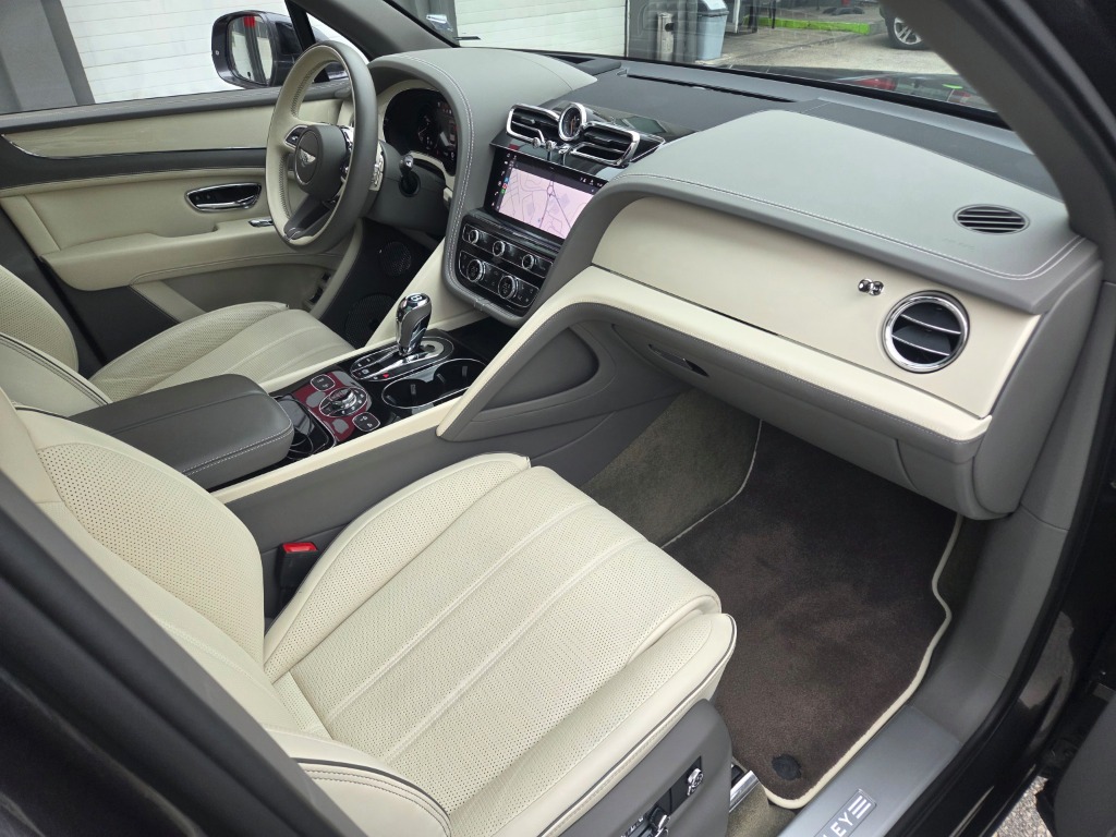 2024 Bentley, 44 000 km, Bulharsko — foto 12 z 15
