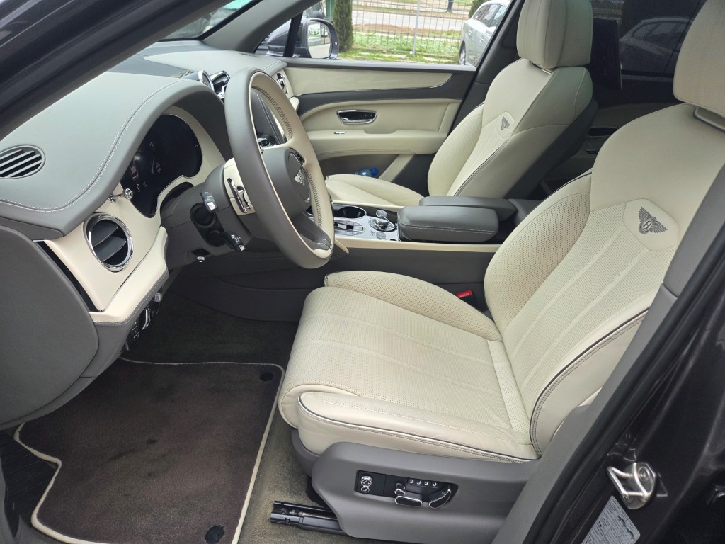 2024 Bentley, 44 000 km, Bulharsko — foto 9 z 15