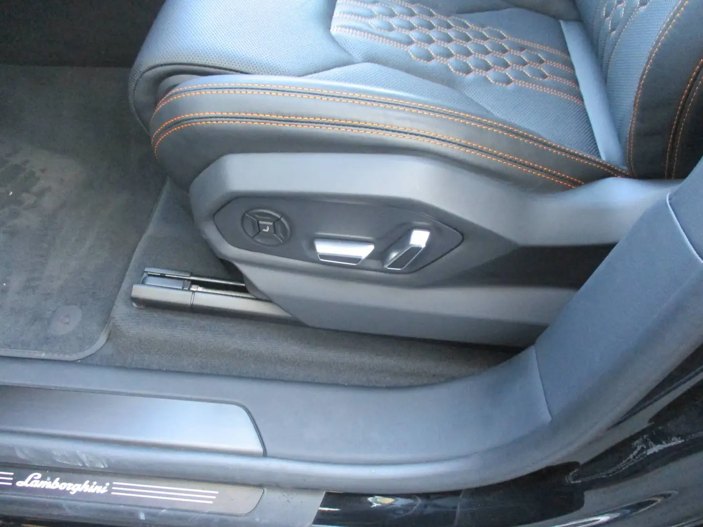 2026 Lamborghini Urus, 9 000 km, Taliansko — foto 16 z 23