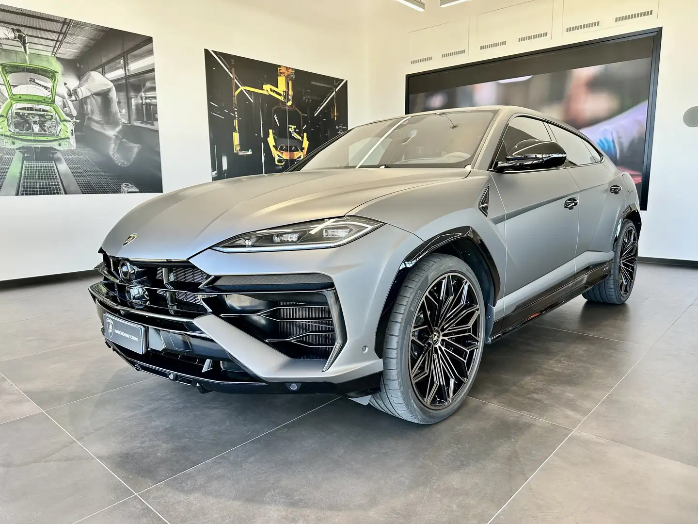2026 Lamborghini Urus, 4 663 km, Taliansko — foto 1