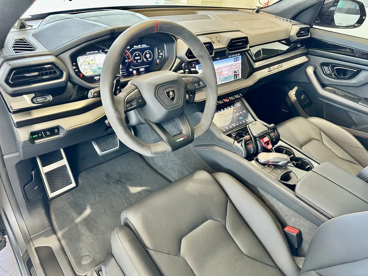 2026 Lamborghini Urus, 4 663 km, Taliansko — foto 10 z 15