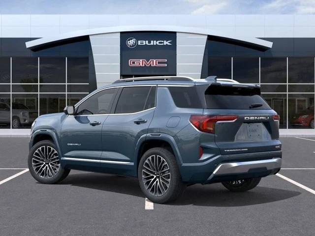 2027 GMC Terrain Denali, modrá, 6 km, dovoz Kanada — foto 3 z 5