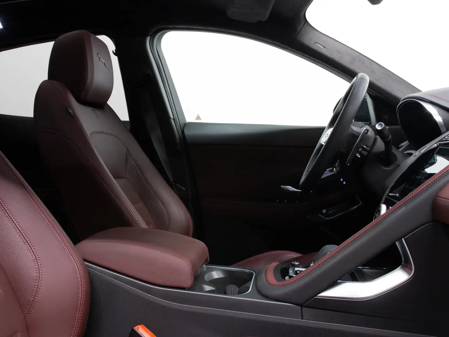 2025 Jaguar E-Pace, 19 800 km, Holandsko — foto 13 z 32