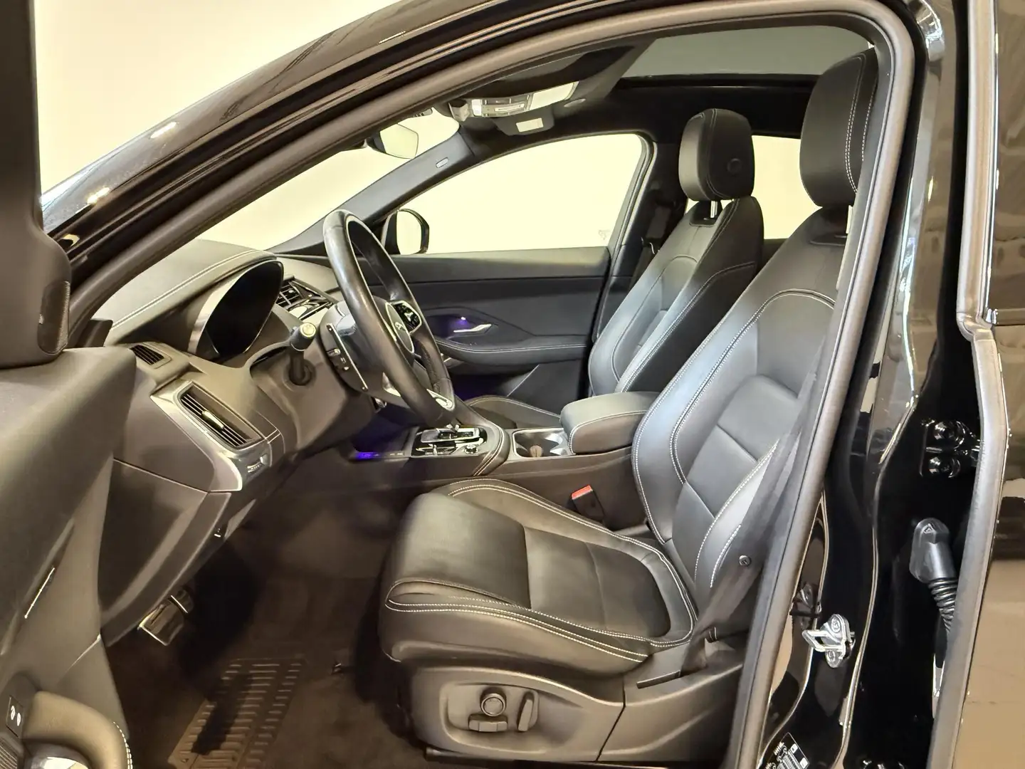 2024 Jaguar E-Pace, čierna, 80 562 km, Holandsko — foto 10 z 31