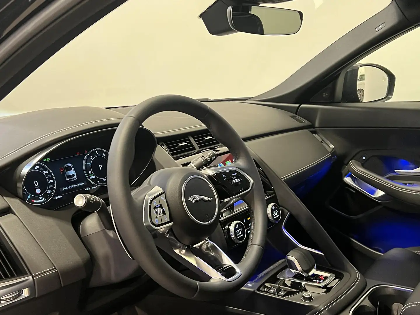 2024 Jaguar E-Pace, čierna, 80 562 km, Holandsko — foto 11 z 31