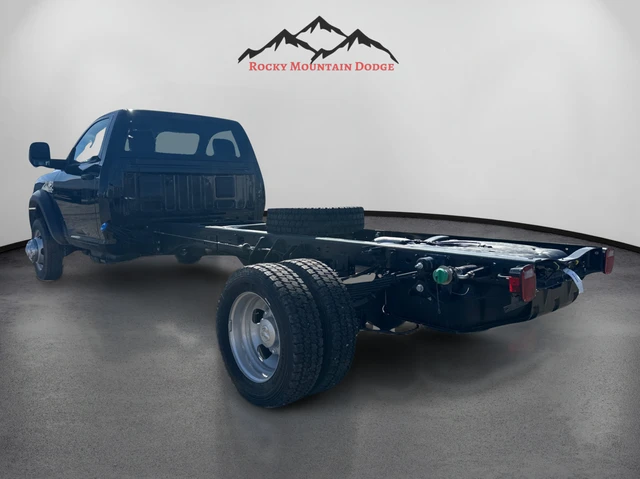 2027 RAM Othrmdl Big Horn, čierna, dovoz Kanada — foto 3 z 13