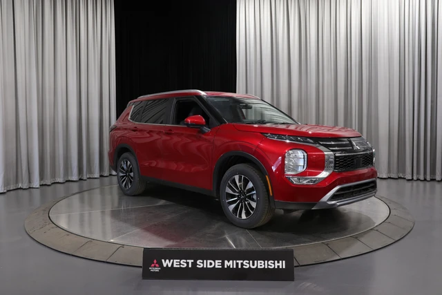 2026 Mitsubishi Outlander LE, červená, 100 km, dovoz Kanada — foto 1