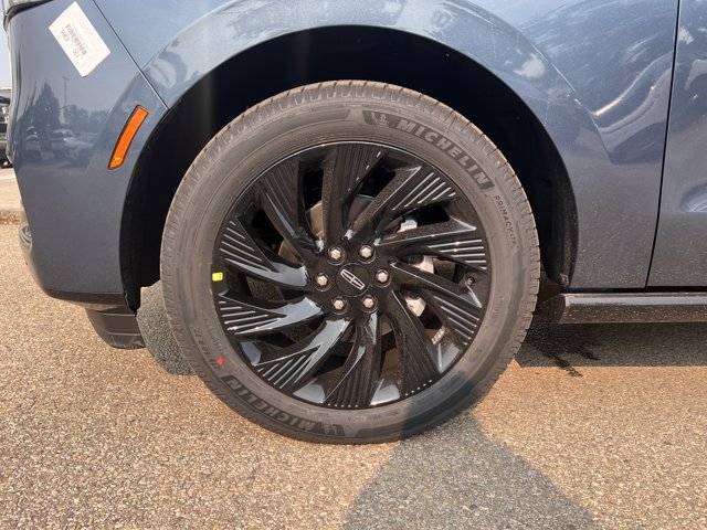 2027 Lincoln Navigator Reserve, modrá, 10 km, dovoz Kanada — foto 3 z 20