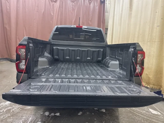 2026 Ford Ranger LARIAT, sivá, 25 km, dovoz Kanada — foto 1 z 15 2026 Ford Ranger LARIAT, sivá, 25 km, dovoz Kanada — foto 1 z 15