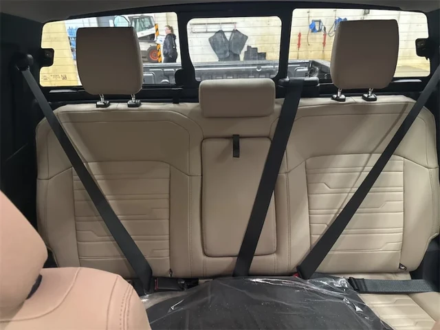 2026 Ford Ranger LARIAT, sivá, 25 km, dovoz Kanada — foto 11 z 15