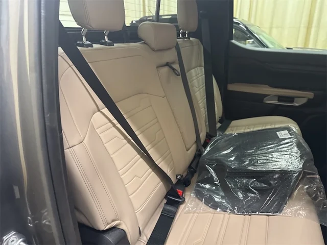 2026 Ford Ranger LARIAT, sivá, 25 km, dovoz Kanada — foto 12 z 15