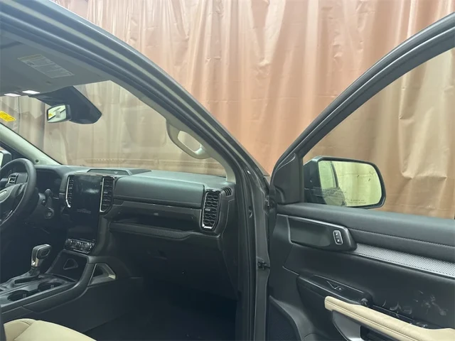 2026 Ford Ranger LARIAT, sivá, 25 km, dovoz Kanada — foto 13 z 15