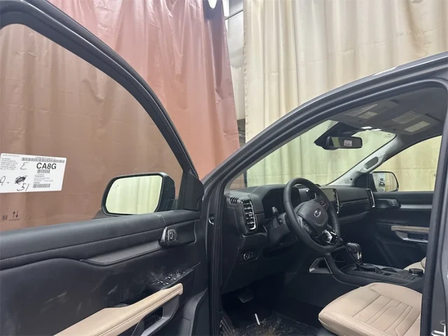 2026 Ford Ranger LARIAT, sivá, 25 km, dovoz Kanada — foto 8 z 15