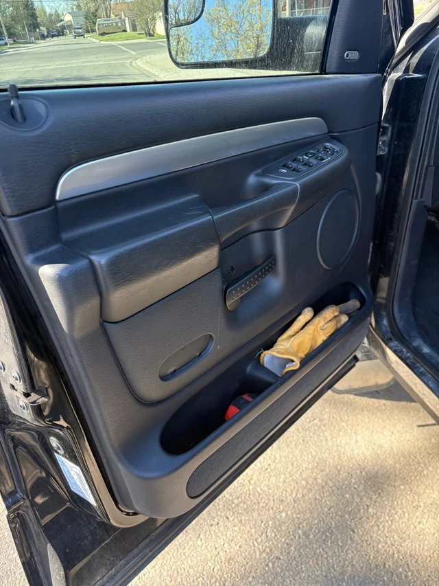 2004 Dodge Ram3500, 140 000 km, dovoz Kanada — foto 4 z 5