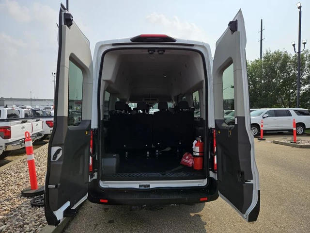 2025 Ford Transit Passenger Wagon, biela, 23 351 km, dovoz Kanada — foto 5 z 5