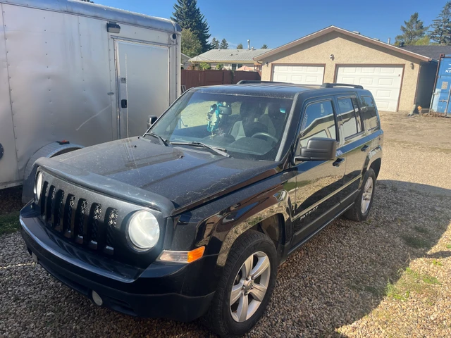 2014 Jeep Patriot North, červená, 111 401 km, dovoz Kanada — foto 1
