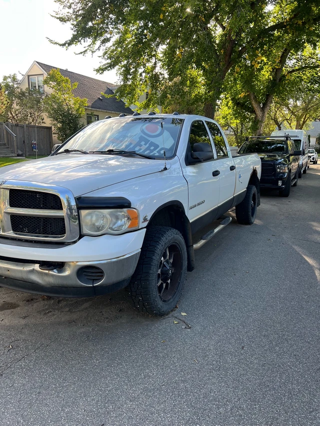 2005 Dodge Ram3500, 211 000 km, dovoz Kanada — foto 1