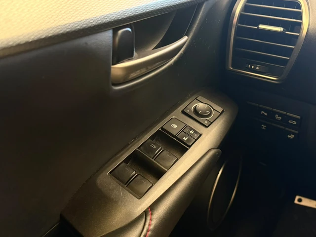 2017 Lexus Nx 200T Other, biela, 202 368 km, dovoz Kanada — foto 11 z 18