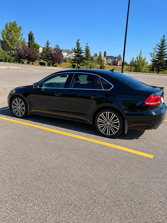 2015 Volkswagen Passat, čierna, 179 000 km, dovoz Kanada — foto 1