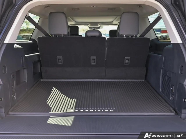 2026 Ford Expedition Active Max, modrá, 7 km, dovoz Kanada — foto 11 z 19