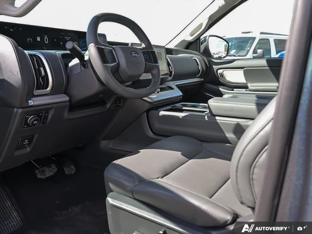 2026 Ford Expedition Active Max, modrá, 7 km, dovoz Kanada — foto 13 z 19