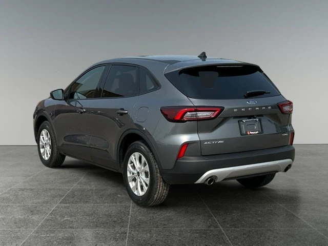 2025 Ford Escape Active, čierna, 43 931 km, dovoz Kanada — foto 3 z 15