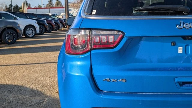2026 Jeep Compass Sport, modrá, 15 km, dovoz Kanada — foto 13 z 20