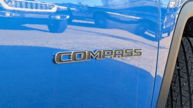 2026 Jeep Compass Sport, modrá, 15 km, dovoz Kanada — foto 14 z 20