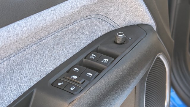 2026 Jeep Compass Sport, modrá, 15 km, dovoz Kanada — foto 16 z 20