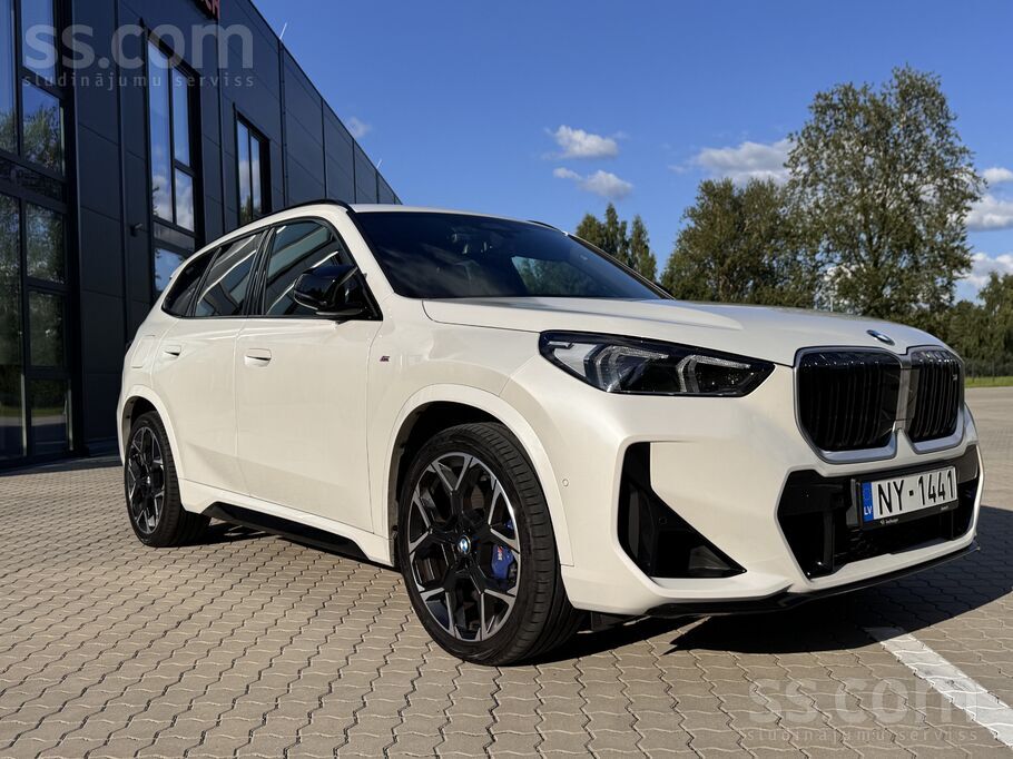 2025 BMW X1, 15 000 km, Lotyšsko — foto 1