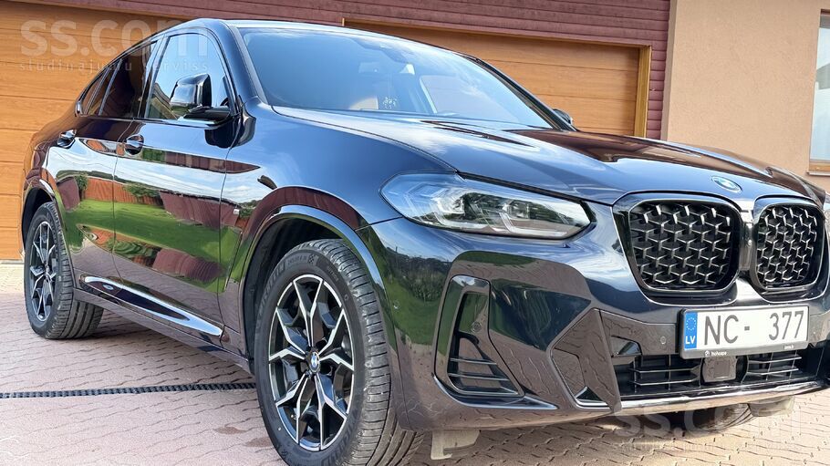 2025 BMW X4, 17 000 km, Lotyšsko — foto 1
