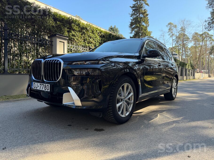 2025 BMW X7, 15 000 km, Lotyšsko — foto 1