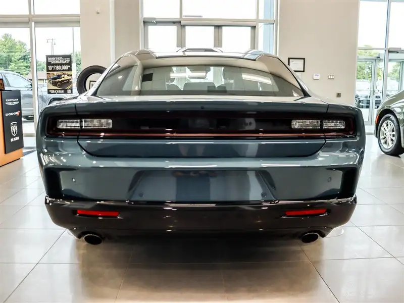 2027 Dodge Charger R/T, 93 km, dovoz Kanada — foto 4 z 12