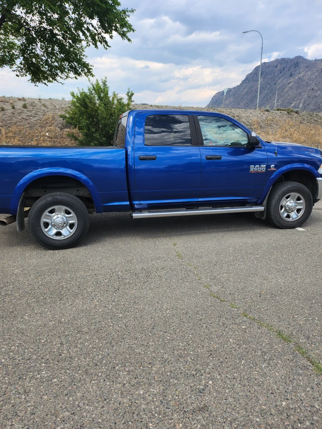 2015 Dodge Ram3500, modrá, 117 000 km, dovoz Kanada — foto 1 z 5 2015 Dodge Ram3500, modrá, 117 000 km, dovoz Kanada — foto 1 z 5