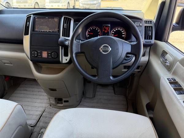 2008 Nissan, dovoz Kanada — foto 10 z 12
